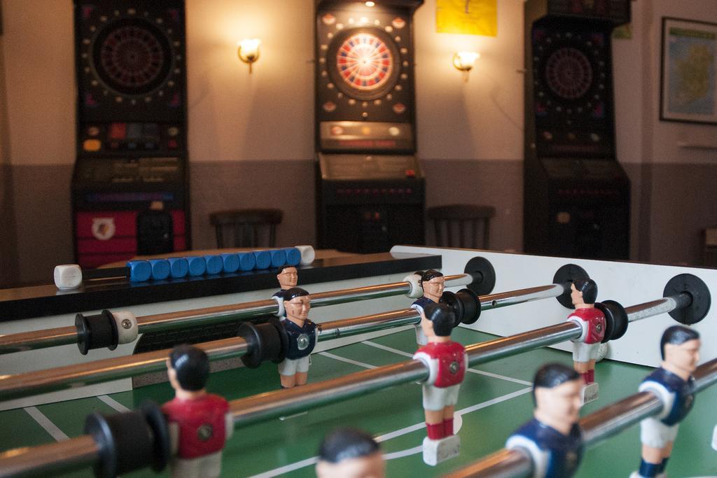 Hajo'S Germania Lodge & Irish Pub ฮูเดสไฮม์ แอม ไฮน์ ภายนอก รูปภาพ