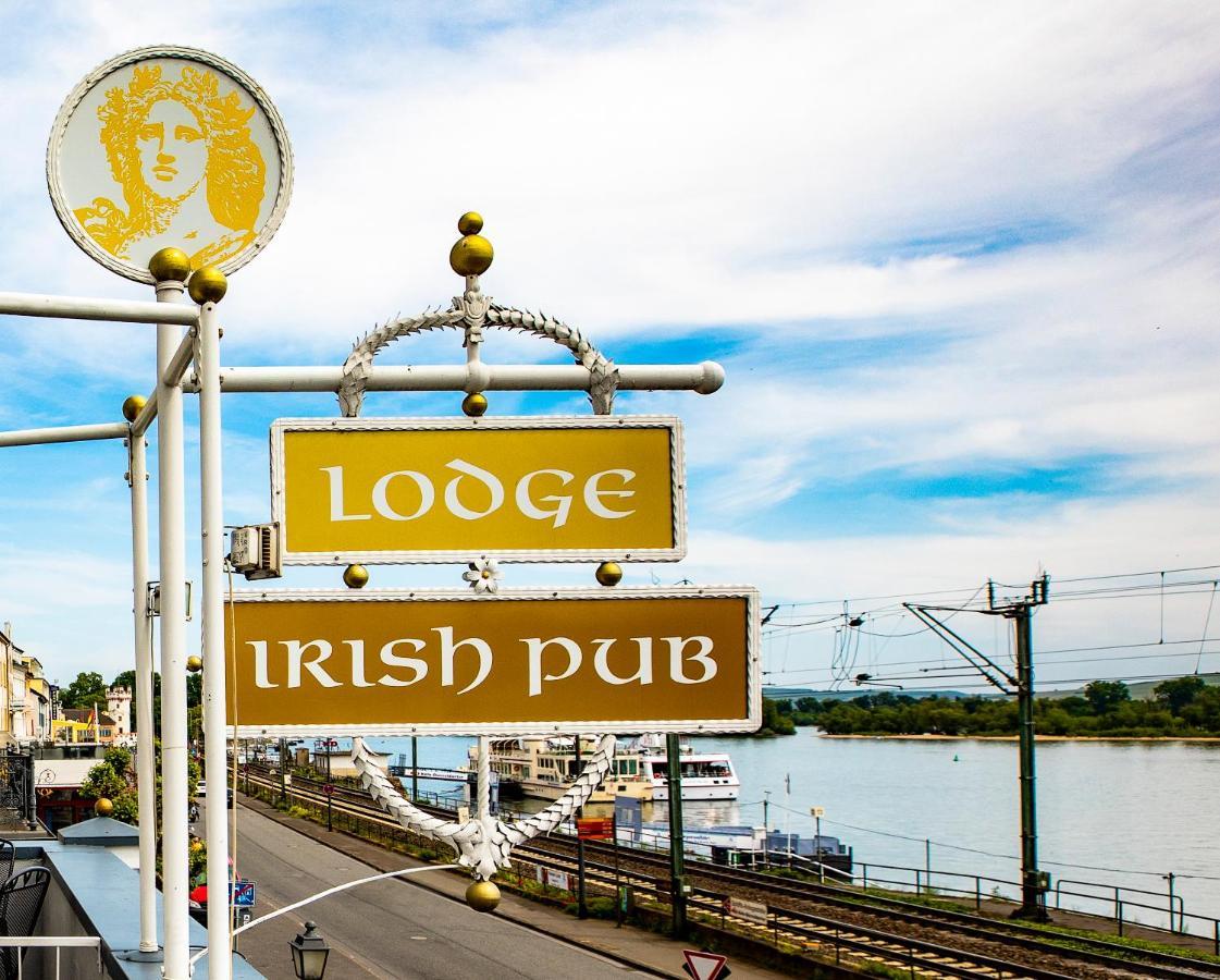 Hajo'S Germania Lodge & Irish Pub ฮูเดสไฮม์ แอม ไฮน์ ภายนอก รูปภาพ