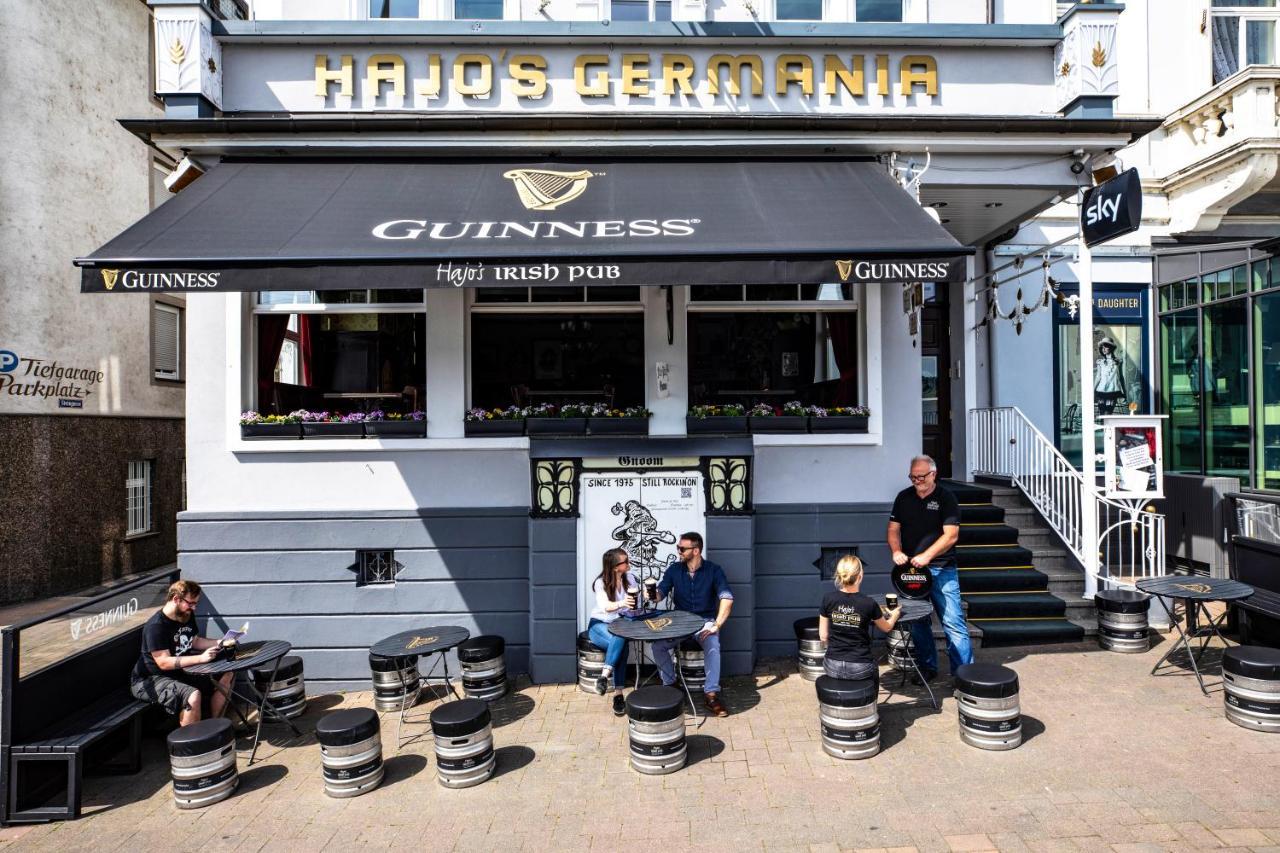 Hajo'S Germania Lodge & Irish Pub ฮูเดสไฮม์ แอม ไฮน์ ภายนอก รูปภาพ